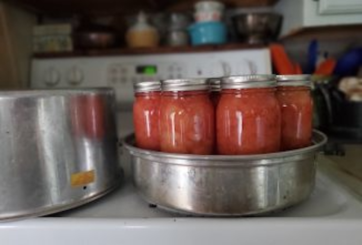 How to Steam Canning: A Safe Guide for Pickles and Lids